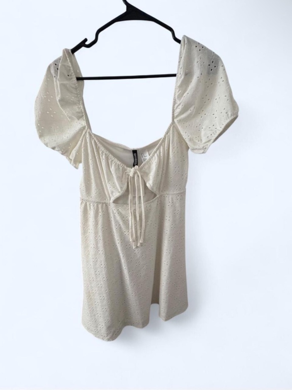 Eyelet Puff-Sleeve dress